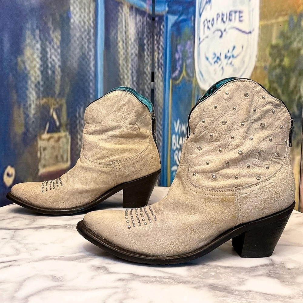 Corral Western Ankle Boots Cream Studded Distressed‎ Rhinestone Zip Size 10 EUC
